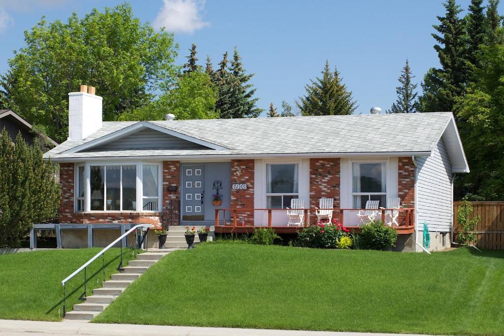 Cozy Nest Bed & Breakfast Calgary Exterior photo